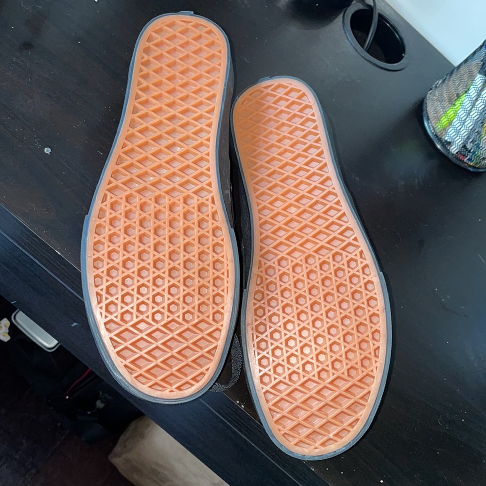 Men’s size 8 vans - Picture 2 of 2